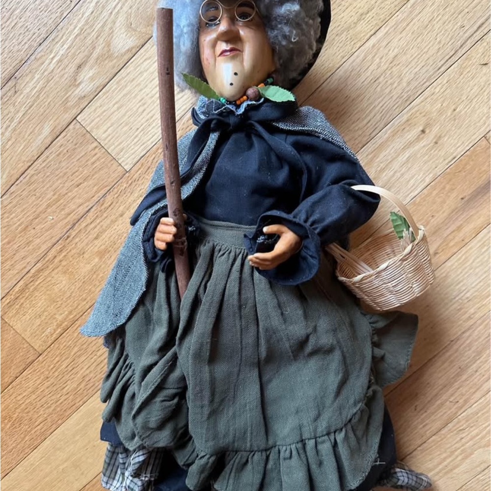 La Befana Charming Italian Witch Doll with Basket - Black and Green Exc Cond